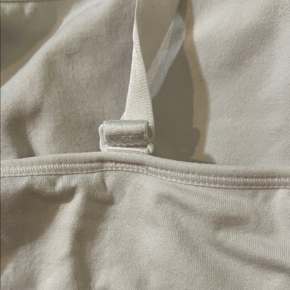 Puma Women's White Sports Bra-EUC - Picture 5 of 8